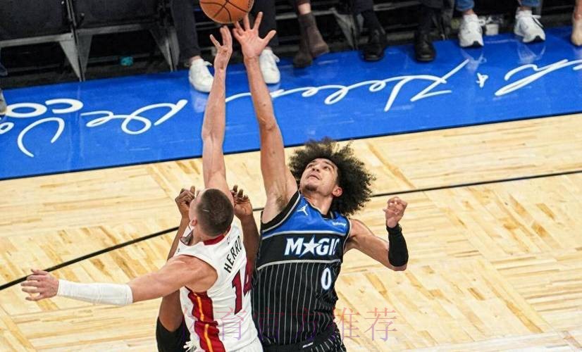 贝恩接球三分投进,魔术开局打出10-2鹈鹕直接叫出暂停 贝恩接球三分投进,魔术开局打出10-2鹈鹕直接叫出暂停